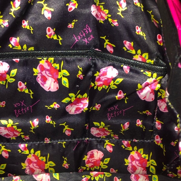 New Betsey Johnson shoulder Bag. Hot Barbie Pink with Black Accent. Full Lining - Picture 10 of 15